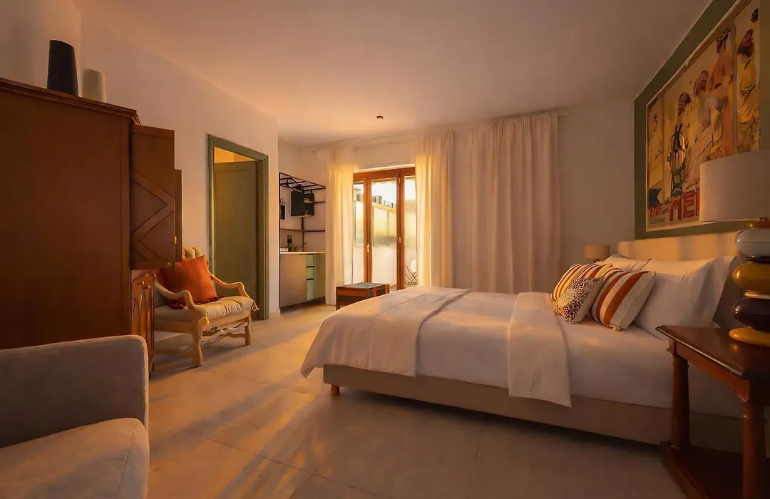 Molo Angioino Suites-1